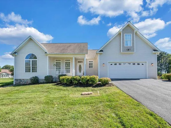105 Queen Mothers Ct, Wirtz, VA 24184