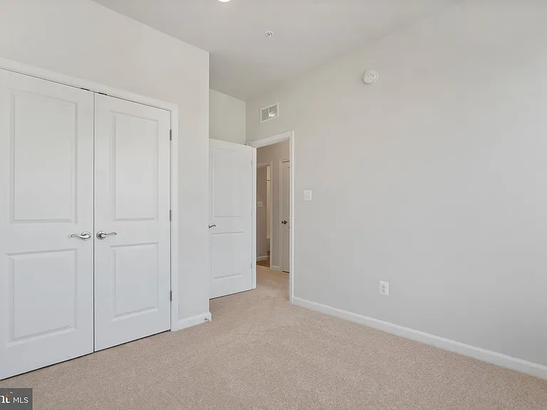 6947 Gladebrook Rd — Photo 24