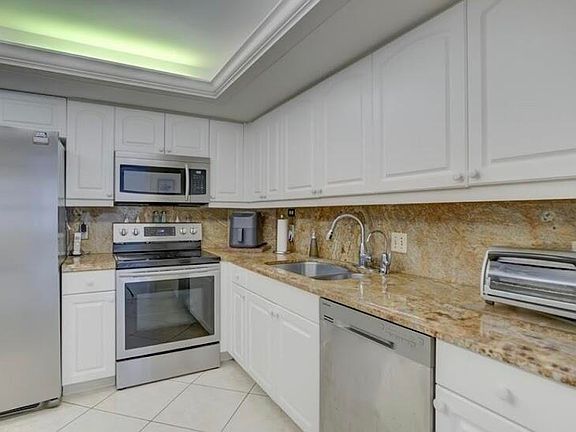 2nd image of 3900 Galt Ocean Dr APT 405