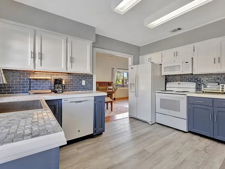 3866 Allenwood St — Photo 30