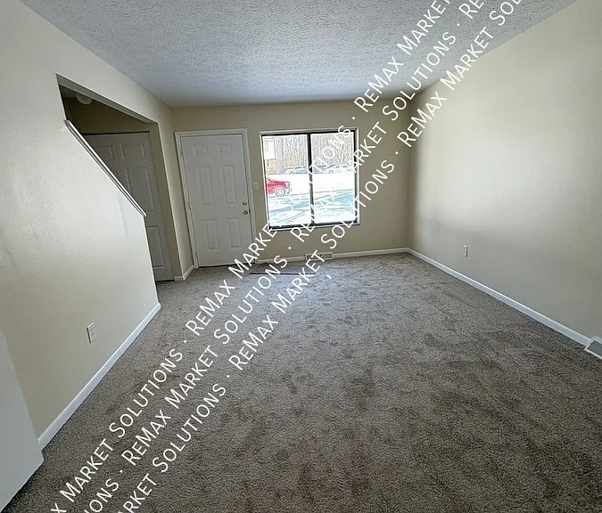 2398 Echo Valley Dr — Photo 2