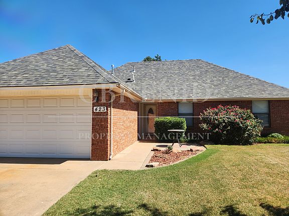 2nd image of 423 Oakdale Dr