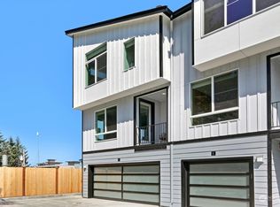 922 N 200th St UNIT F, Seattle, WA 98133