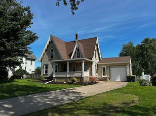 403 W Main St, Waukon, IA 52172