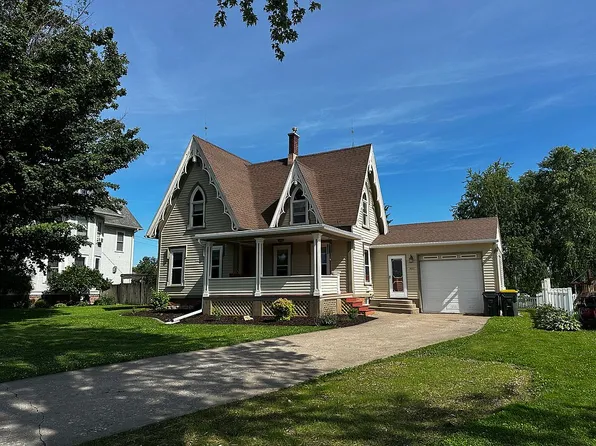 403 W Main St, Waukon, IA 52172