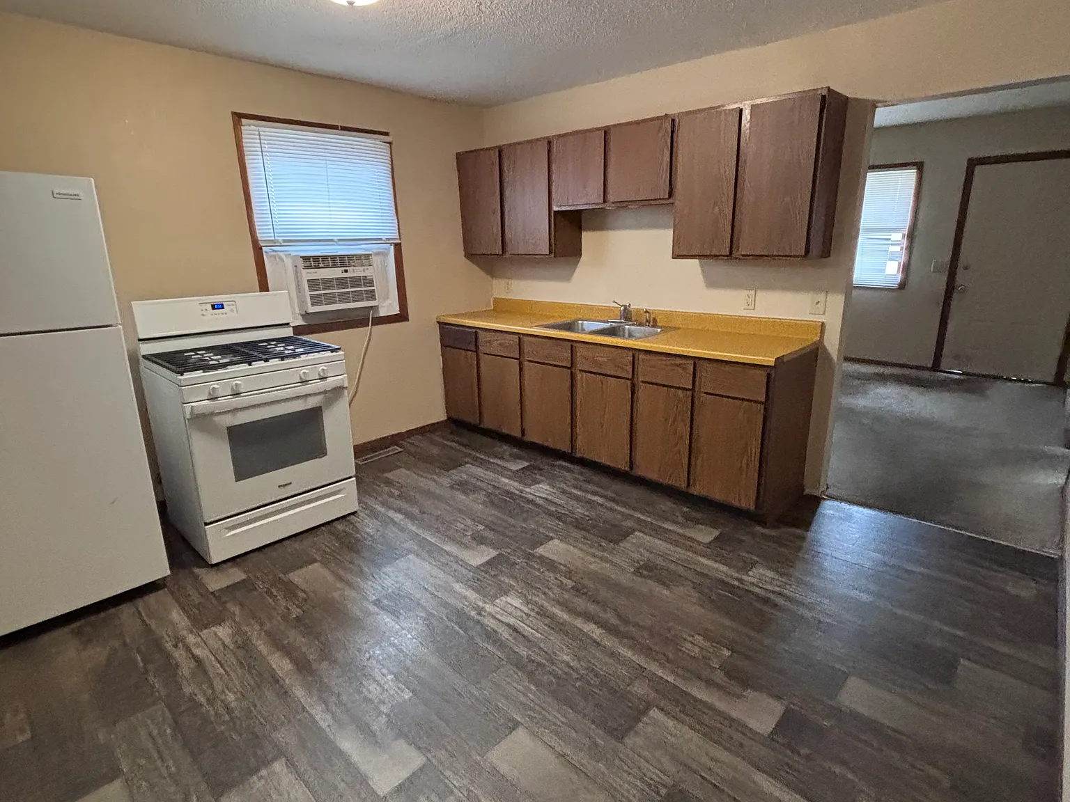 2 bed, 844 sqft, $999 — Photo 2