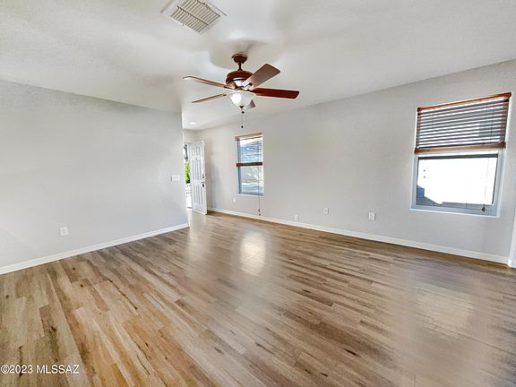 3rd image of 1084 W Calle Del Libro Dorado
