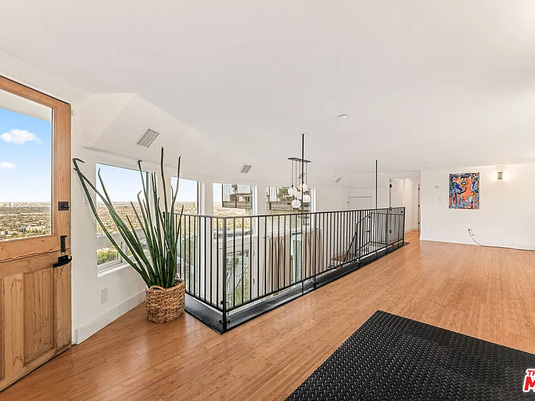 8425 Hillside Ave — Photo 41