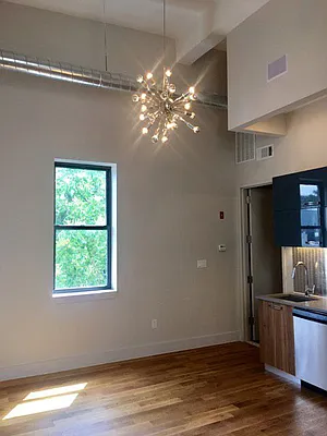 Rented by Manhattan Management LLC | media 21