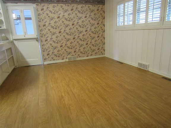 4th image of 4117 Clayton Rd W