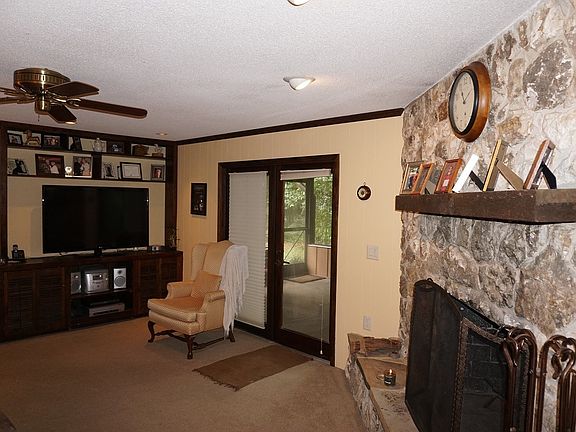 4th image of 6 Forest Oak Dr