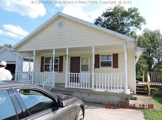 1007 Valley View Dr, Lesage, WV 25537