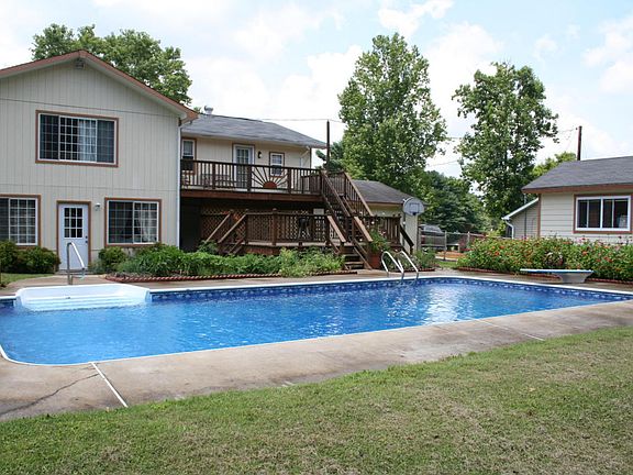 2nd image of 2301 Cedar Cir