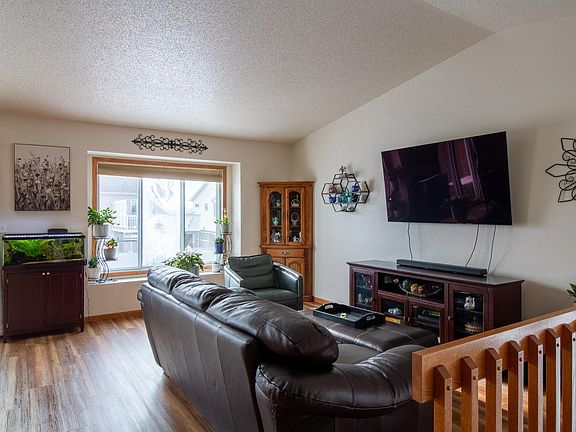 3rd image of 937 36th Ave S