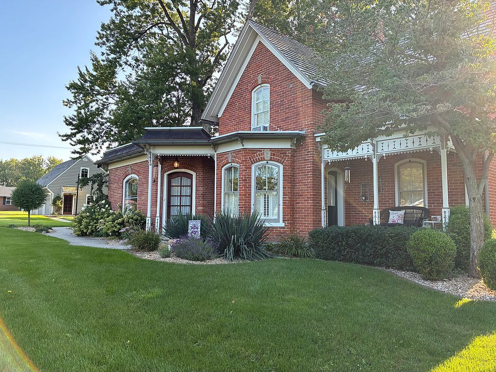 301 W Waterford St - Property Image