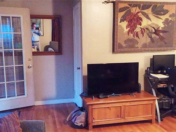 3rd image of 138 Kendall Dr W