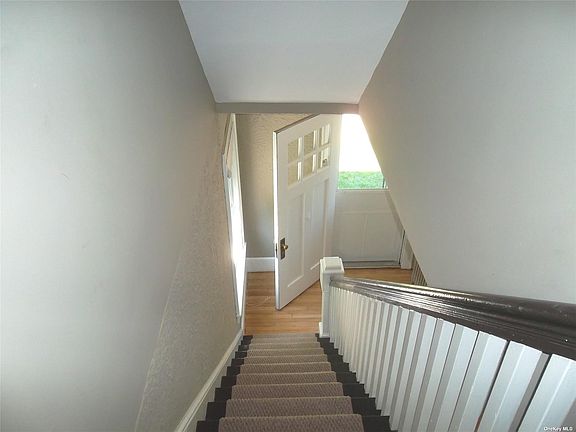 4th image of 46 Sterling Ct