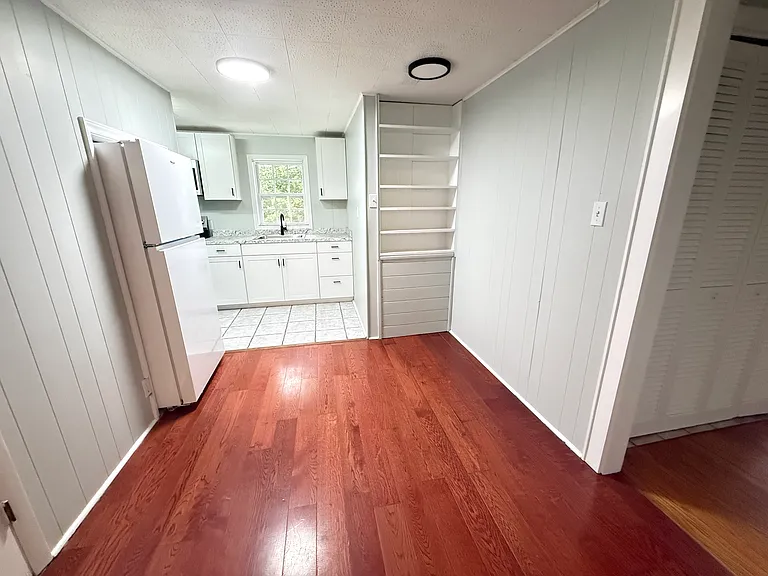 118 Nancy St #2 — Photo 4