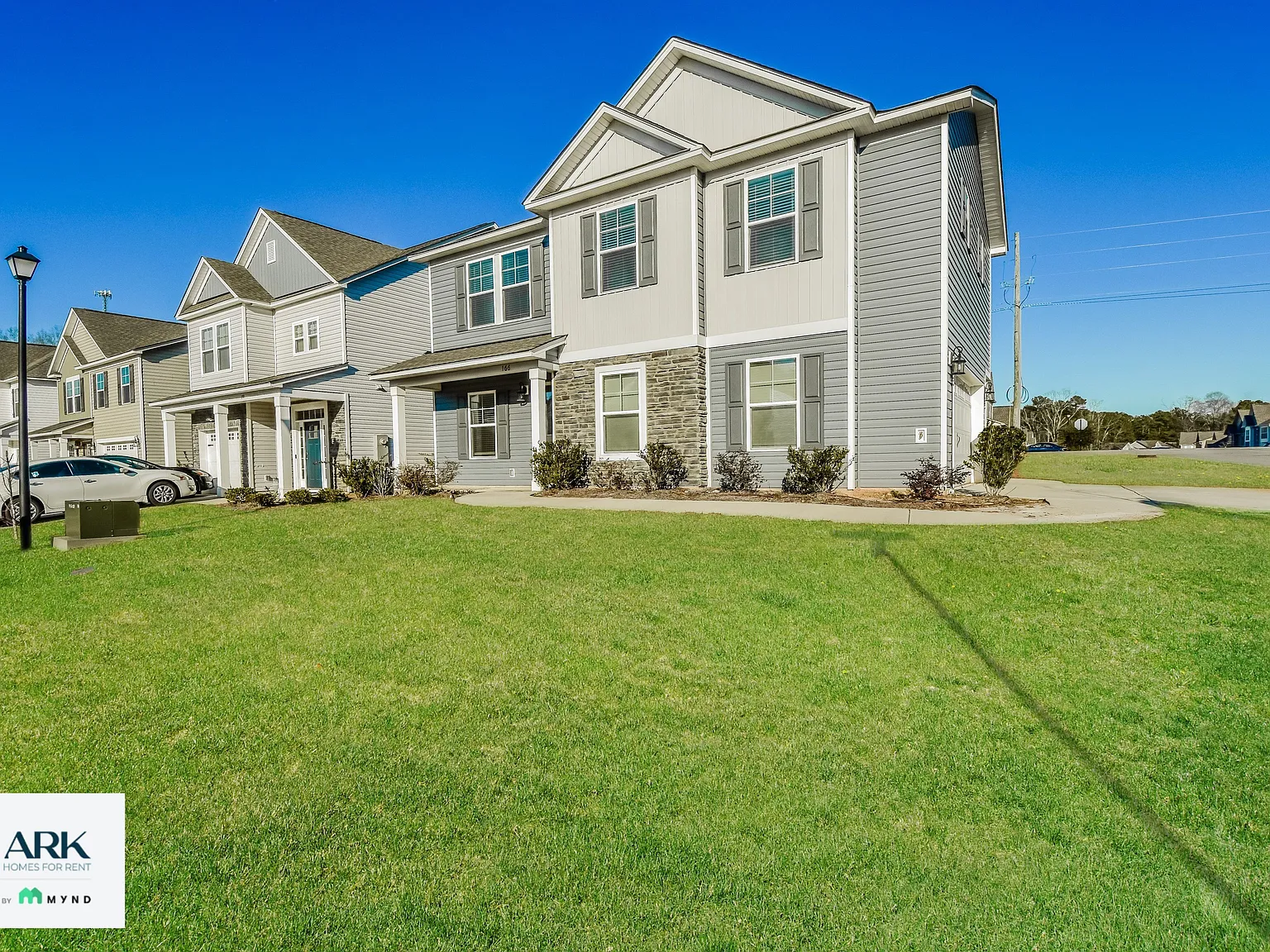 4 bed, 3.0 bath, 2397 sqft, $2,275 — Photo 2