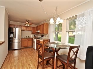 813 River Dr, Byron, IL 61010
