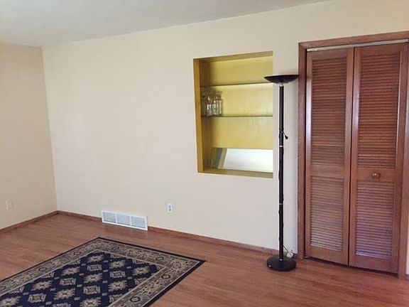 4th image of 1014 Peter Ave