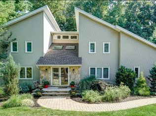 9 Meadow Bluff Rd, Morris Plains, NJ 07950