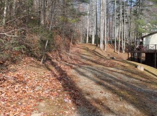 27 Seminole Dr, Whittier, NC 28789