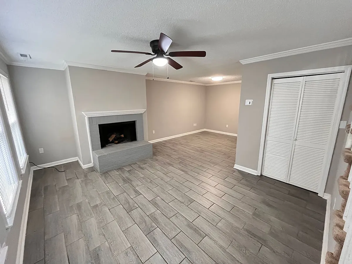 Building Photo - 130 Crescent Cir