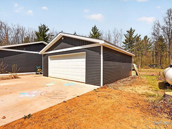 3rd image of 20392 Gates Rd