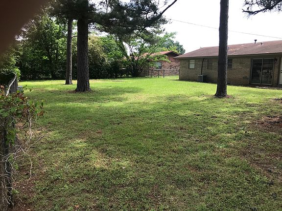 2nd image of 723 Bluebonnet Dr