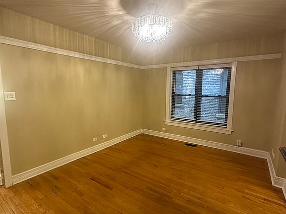 2nd image of 726 W Cornelia Ave APT 1R