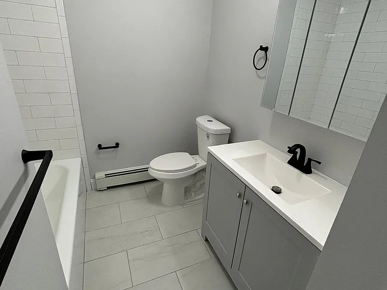 Karl Place Apartments — Photo 27