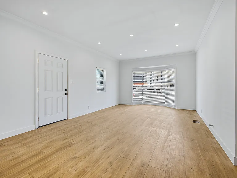 911 1/2 S Kenmore Ave #3/4 — Photo 6