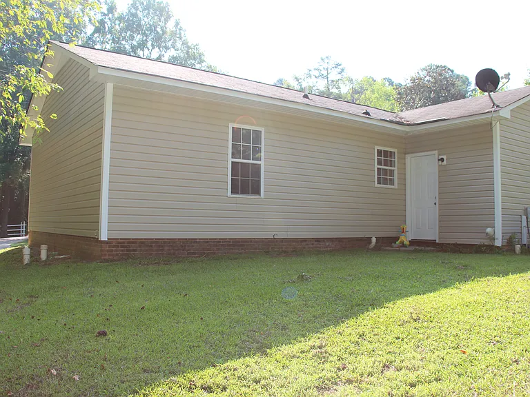 2538 Lewis Dr — Photo 3