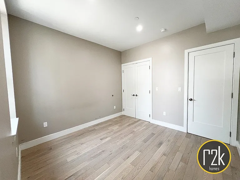 26-14 Hoyt Ave S #2A — Photo 16