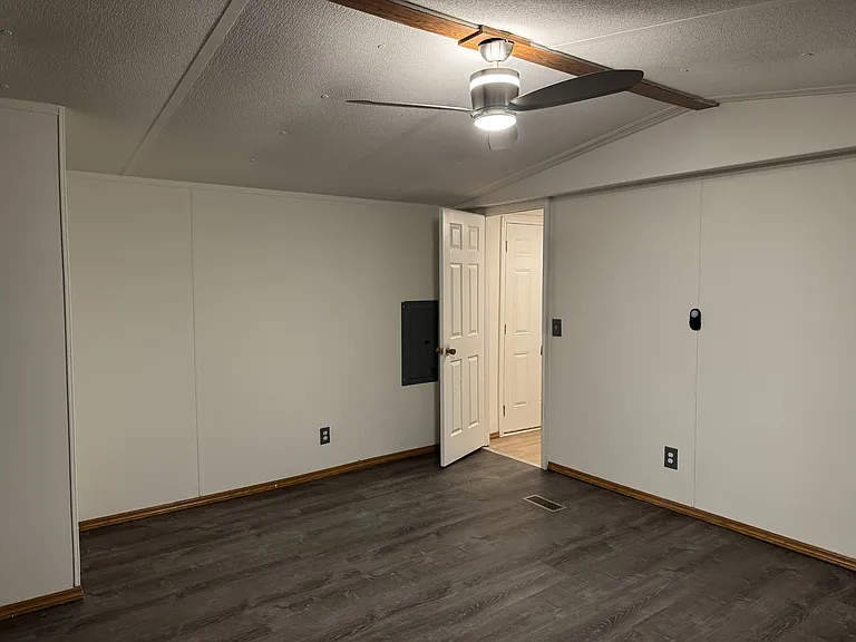 10926 Old County Line Rd — Photo 16