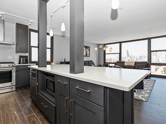 4th image of 2605 S Indiana Ave Unit 1902