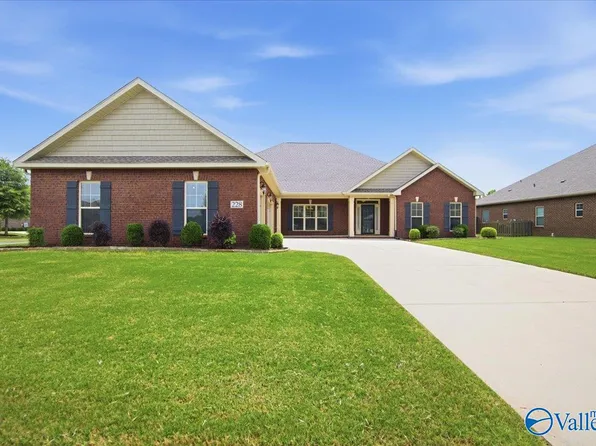 228 Farmdale Dr, Madison, AL 35756