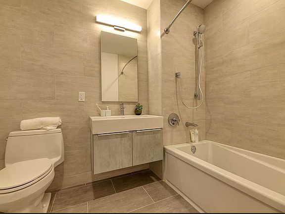 4th image of 14474 Northern Blvd Penthouse G