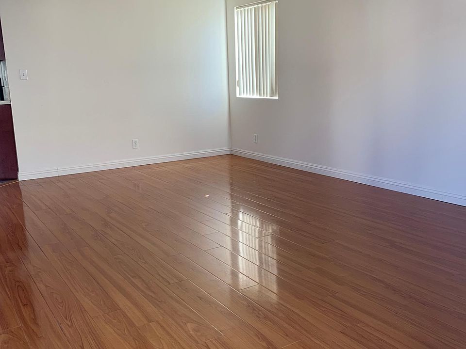 1st image of 2200 W Larch St #G