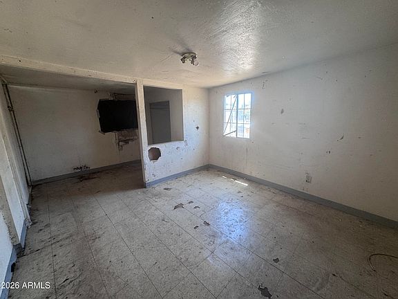 4th image of 1631 W MOHAVE Street