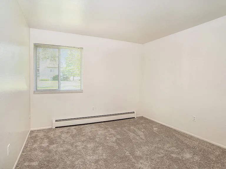 Sunflower Apartments — Photo 21