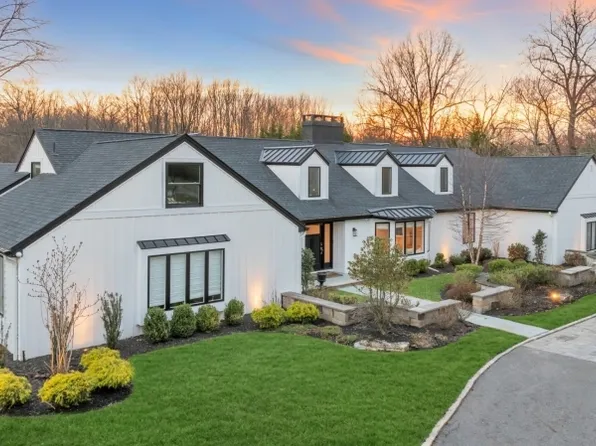 16 E Greenbrook Rd, North Caldwell Boro, NJ 07006