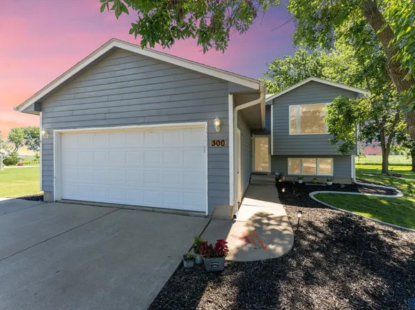 300 N Peterson St, Viborg, SD 57070