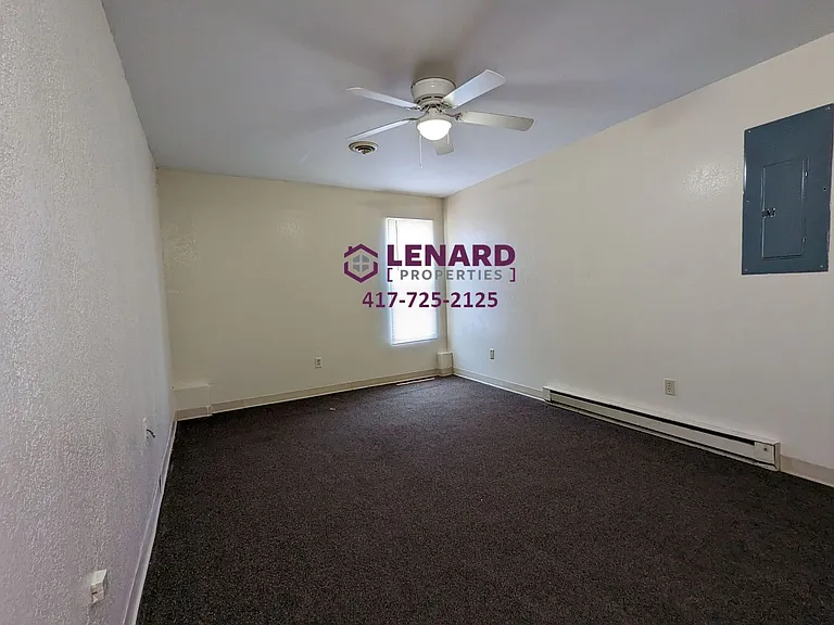 723 E College St — Photo 8