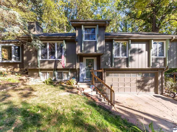 1604 Farrell Dr, Bellevue, NE 68005