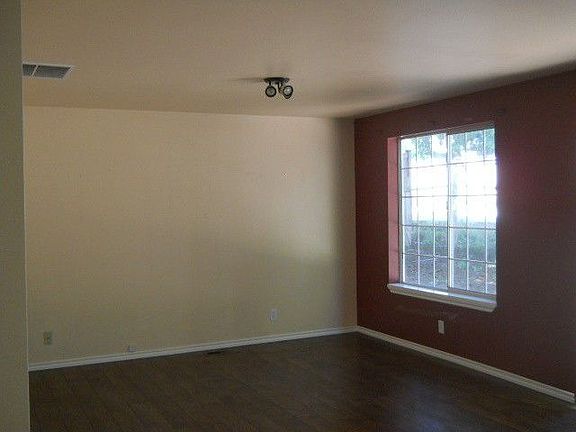 5th image of 19480 NE Norrland Ln