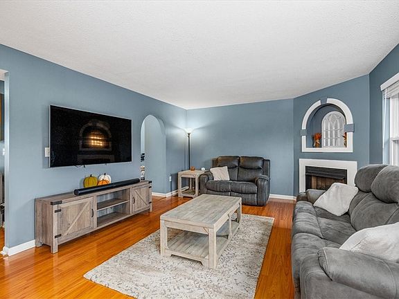 3rd image of 820 Bruton Dr