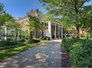 2300 Harcourt Dr, Cleveland Heights, OH 44106