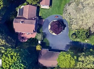 29 Wakeman Rd, Hampton Bays, NY 11946